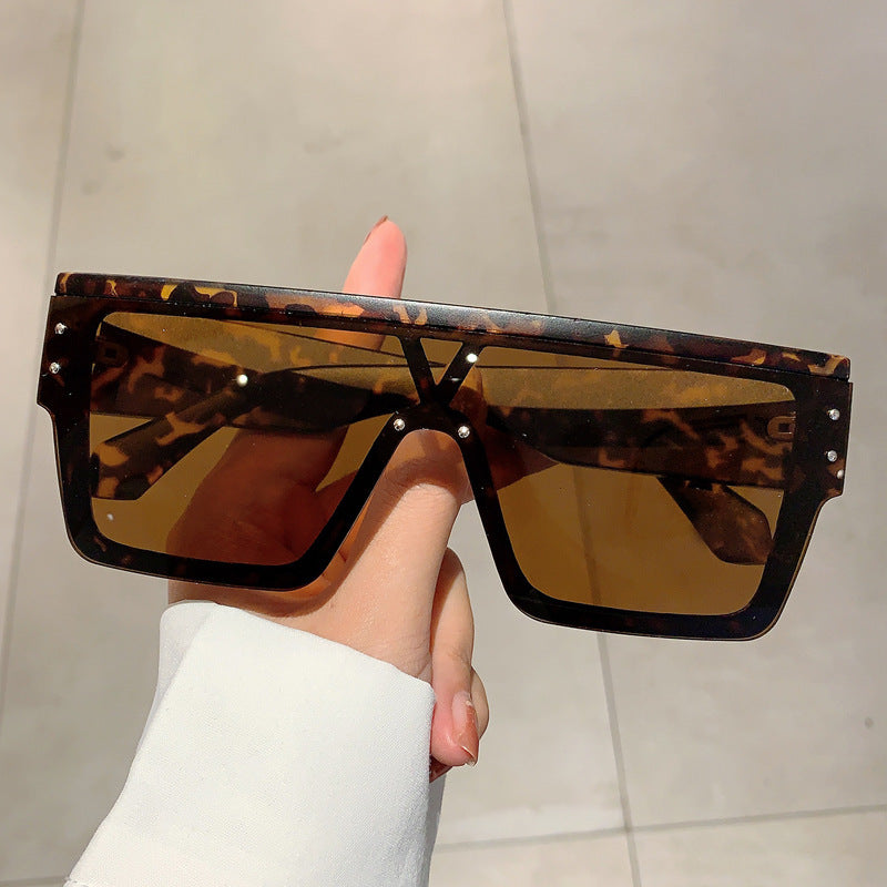 Street Shot Slimming Retro M Nail Sunglasses