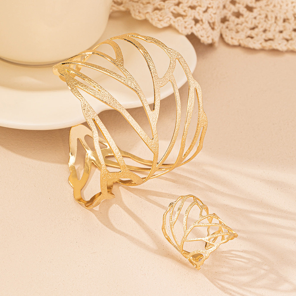 Classy Hollowed-out Leaves Ring Bracelet piece